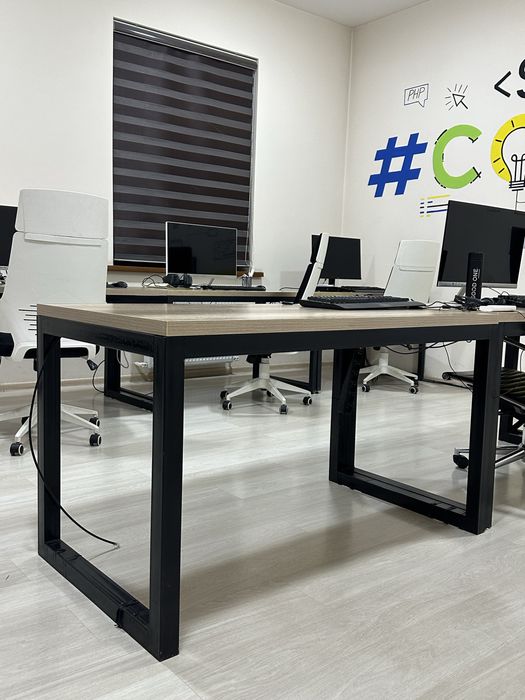 Продается стол в стиле Loft