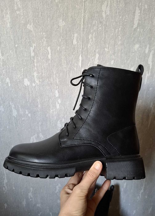 Дамски, зимни, кожени, дебело подплатени боти/ кубинки- размер 41