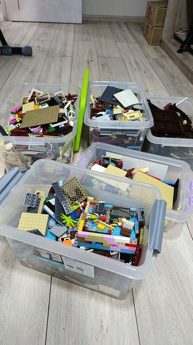 Продам конструкторы Лего