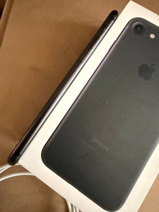 Iphone 7 / 128GB +кутия и зарядно