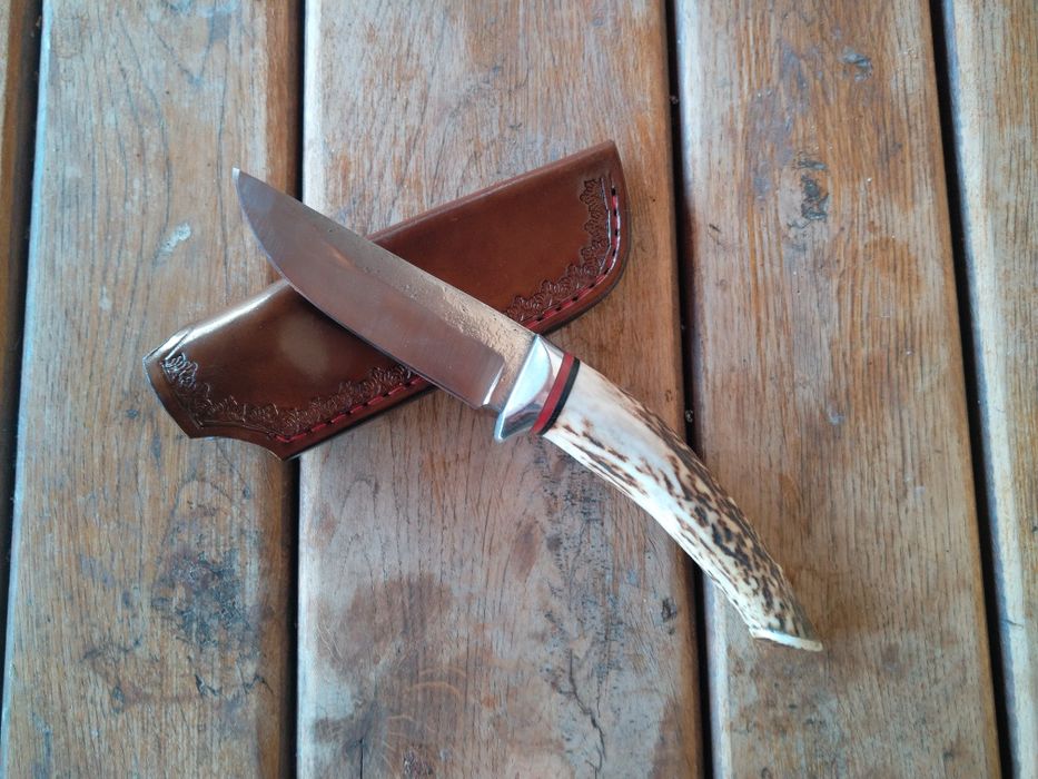 Продавам супер ловен нож на известен Български майстор ръчна изработка