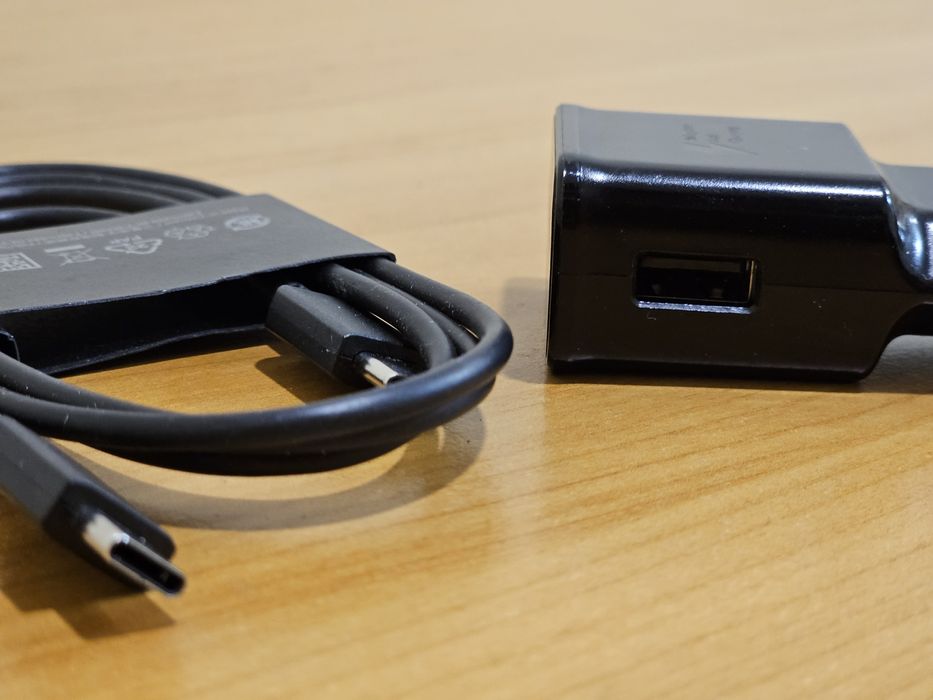 Зарядно и кабел Samsung