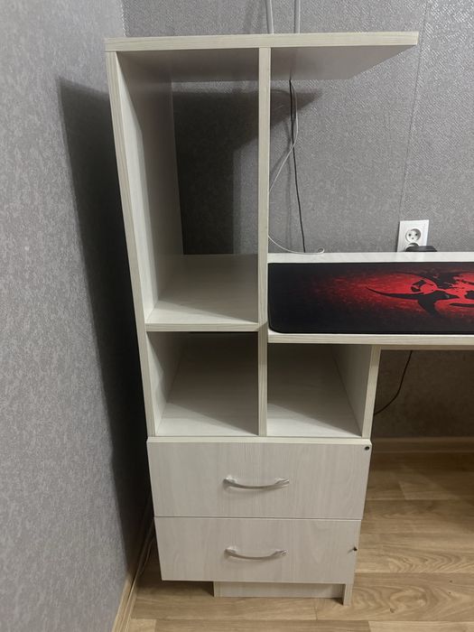 Продам качественный компьютерный стол