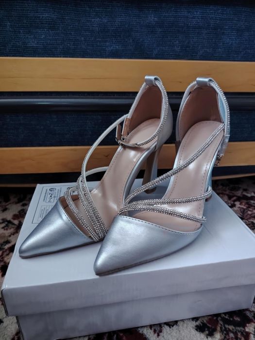 Официални обувки на ток