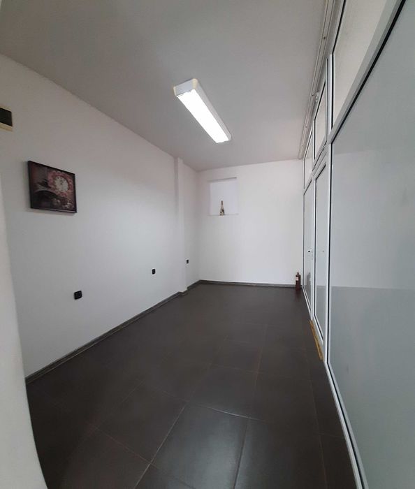Дава се под наем Магазин в Търговище, Център - 50 кв.м за 229.5 € - Снимка #3