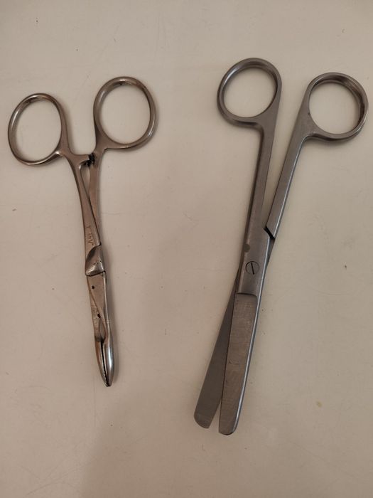 Медицинский прибор - хирургический зажим