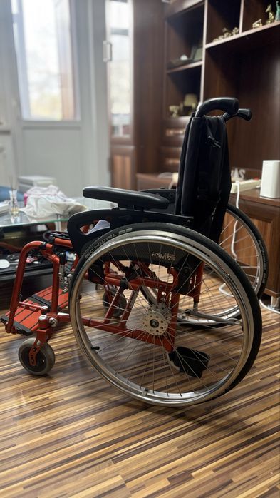 Carut Persoane Handicap-Dizabilitati-Scaun Rulant-Carucior