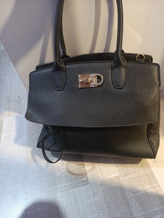 Дамска чанта в черно