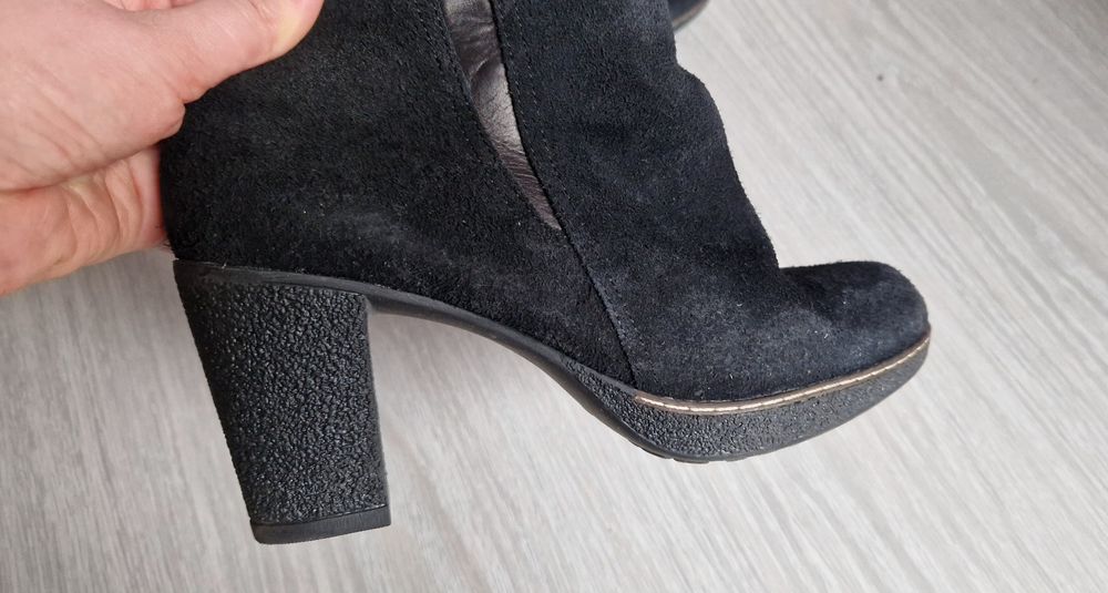 Дамски велурени боти