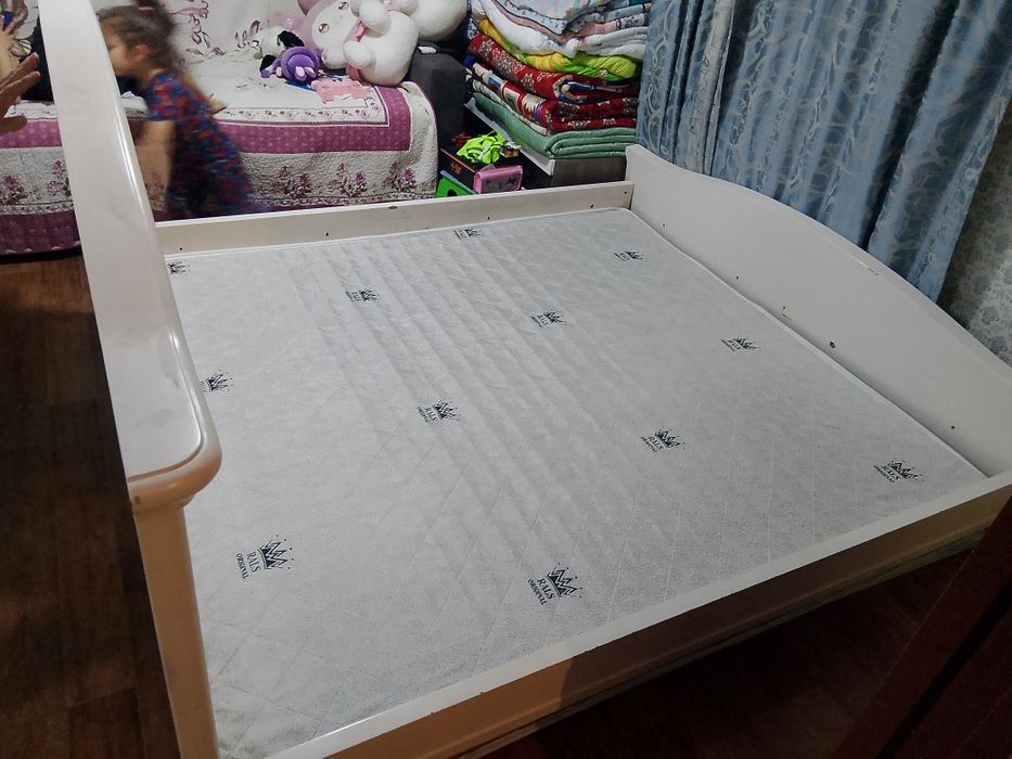 Продам большую кровать