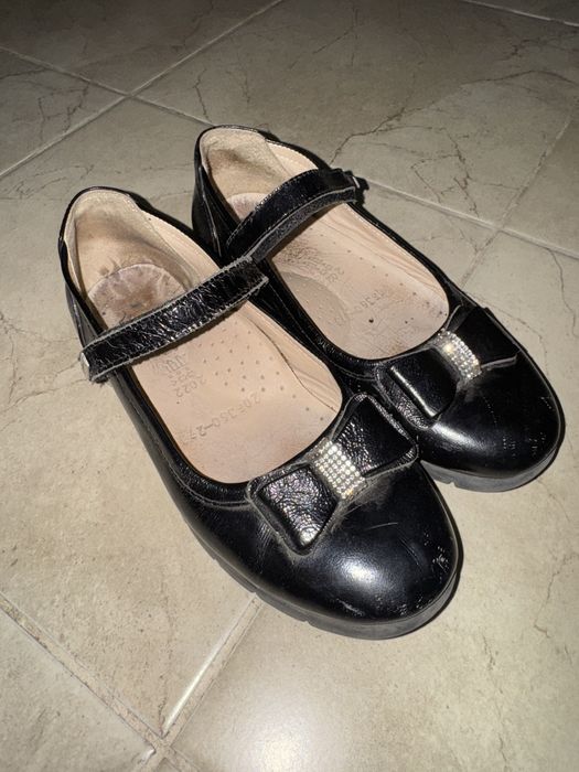 Туфли и кроссовки для девочек