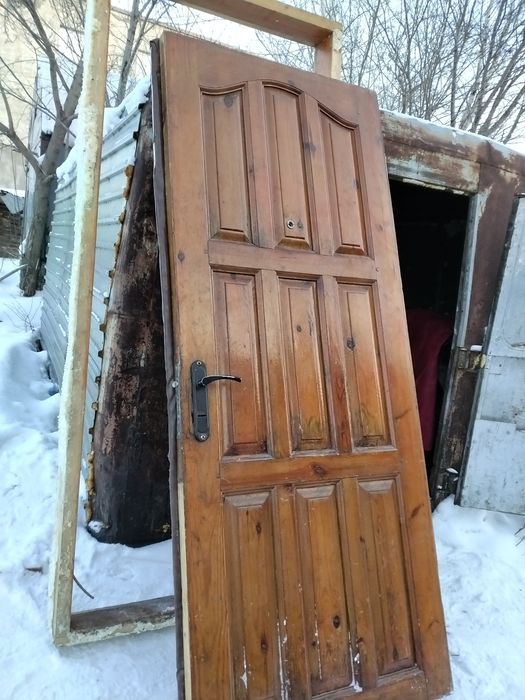 Дверь деревянная
