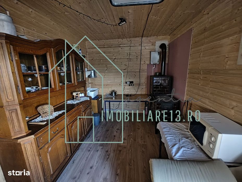 Teren panoramic cu cabana traditionala din barne – 4 km de Sugag, Al