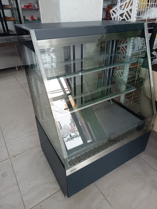 Витринный холодильник