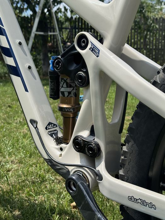 Bicicleta pivot switchblade 2023