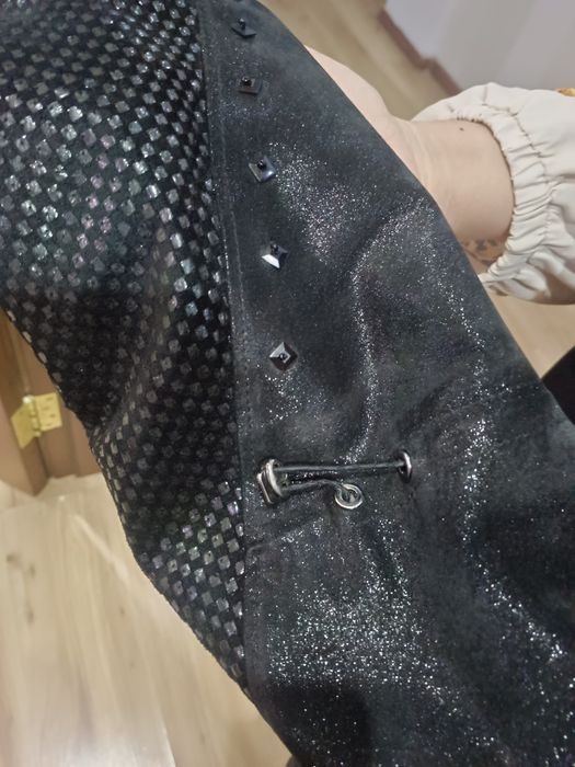 Продам кожаную женскую куртку