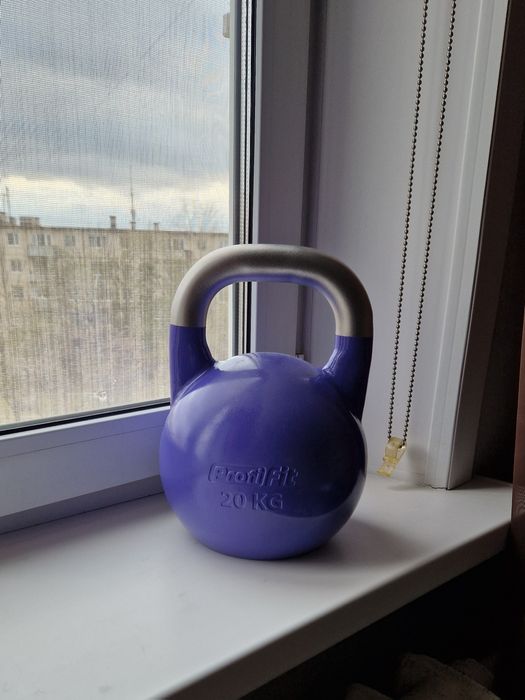 Гири 24 кг, 20 кг.