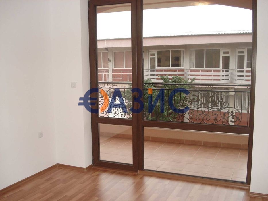 Продава се Тристаен апартамент в к.к. Слънчев бряг - 88 кв.м за 695 €/кв.м - Снимка #2