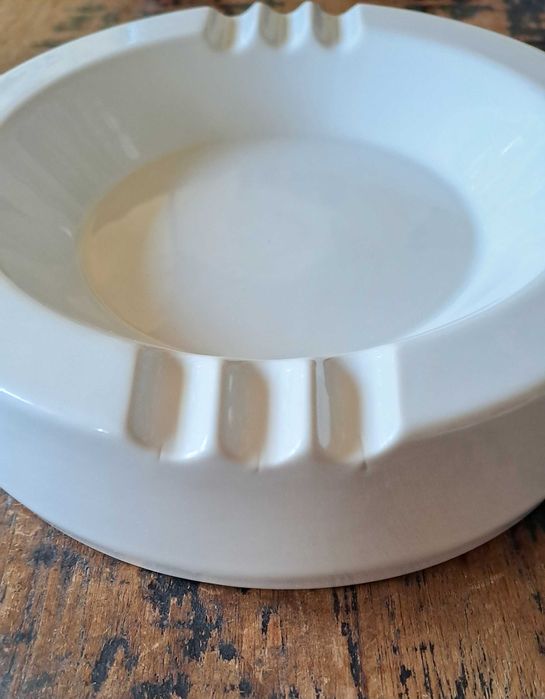 пепелник порцеланов бял супер качество за пури внос от Италия, масивен