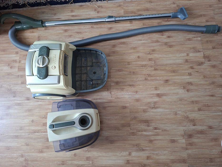 Продам вакуумный пылесос vitek