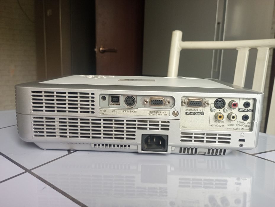 Мультимедийный LCD-проектор Sanyo PLC-XU74