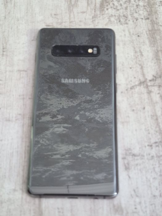 Телефон Samsung s10+