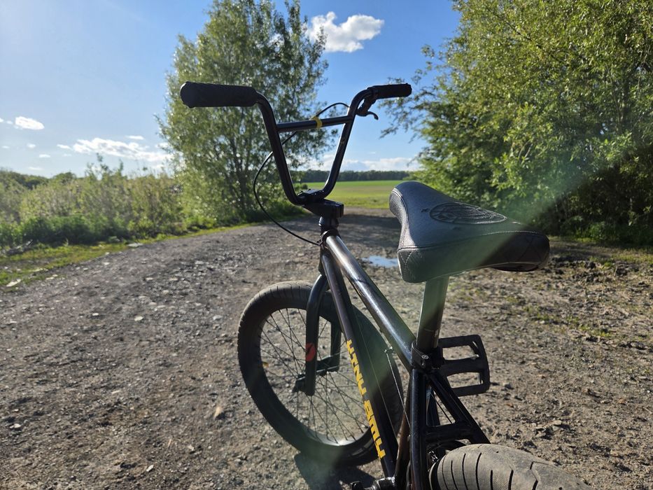 Велосипед BMX в хорошем состоянии