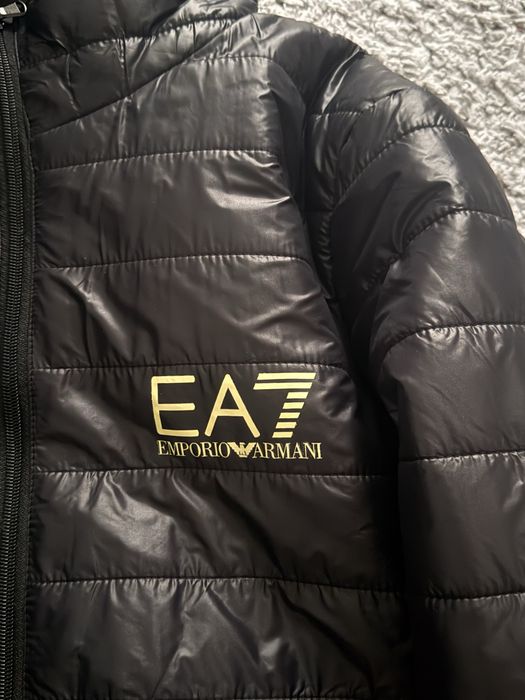 vand geaca EA7 noua