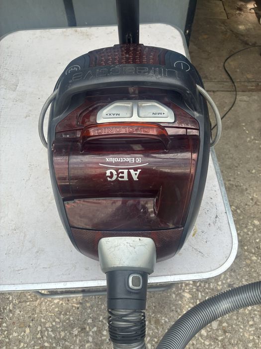 Мощна прахосмукачка AEG Electrolux