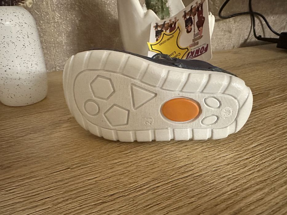 Чисто нови детски сандали - 21 номер