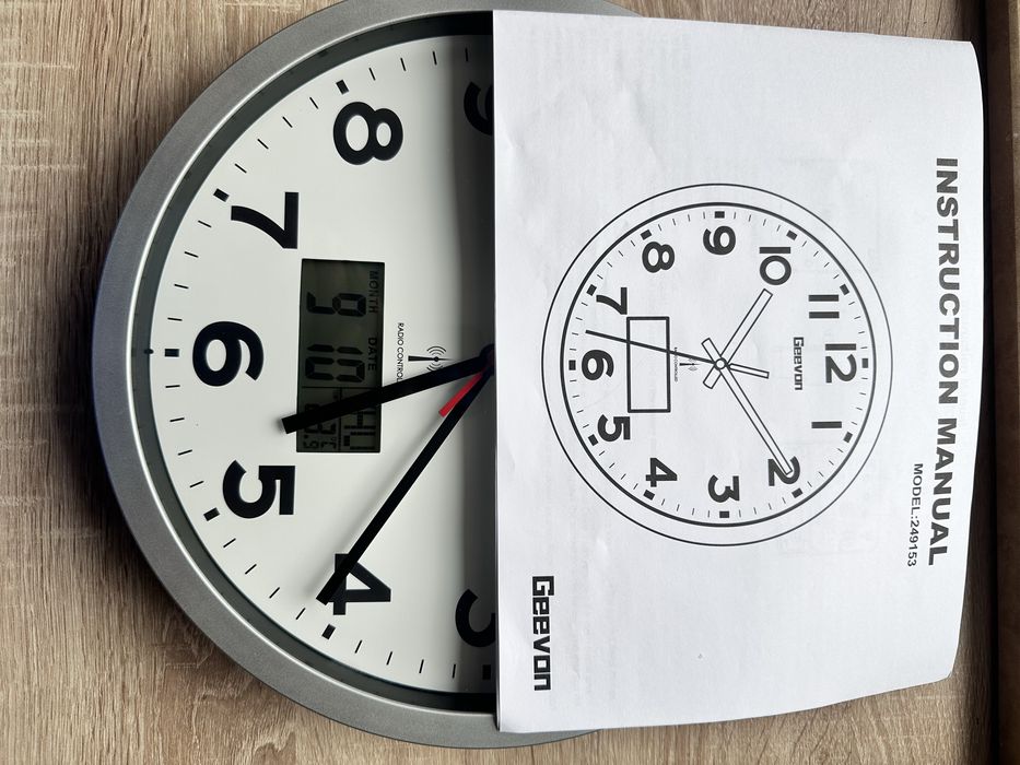 Ceas de perete Geevon DCF radio-controlat 30 cm, temperatură, dată