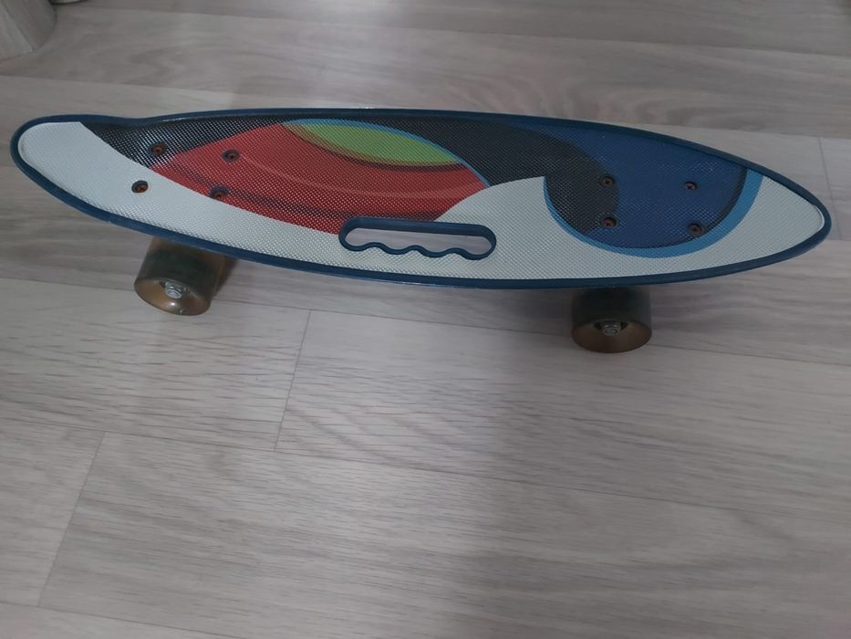 Продам почти новый скейтборд всего за 3500