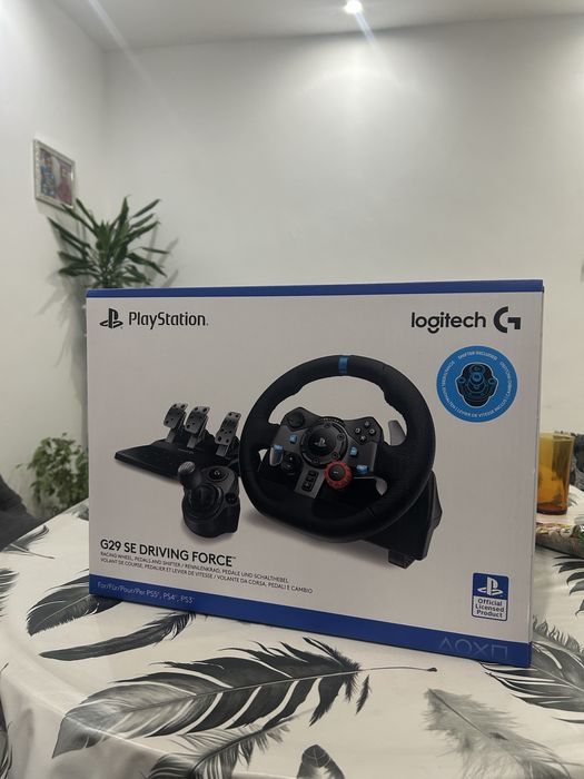 Logitech G29 със стойка