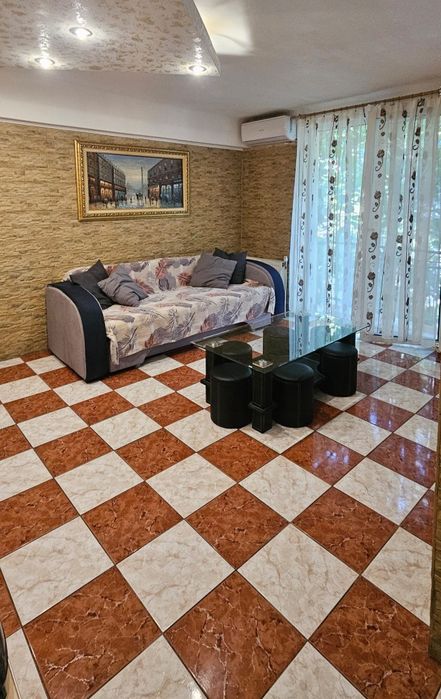 Închiriez apartament ultracentral English Park 2 camere