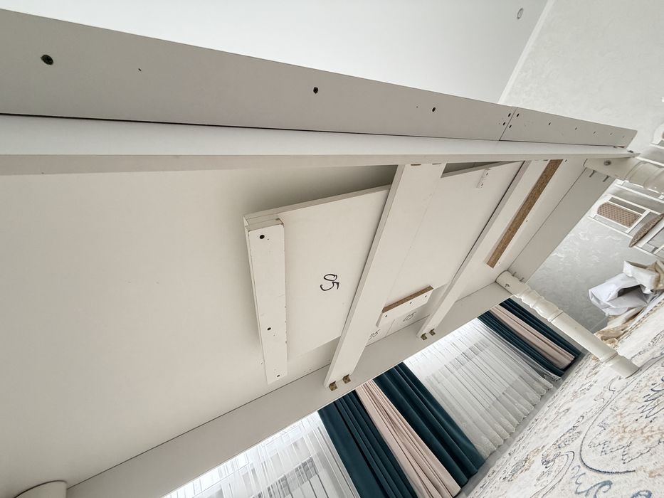 Стол в гостиную в хорошем состоянии