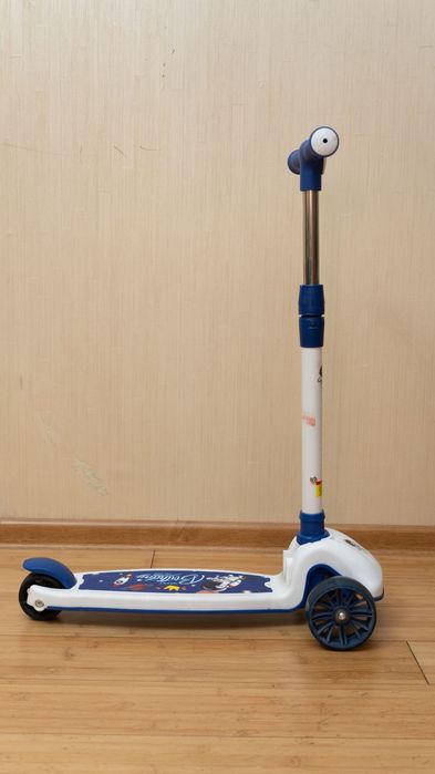 Детский трехколесный самокат