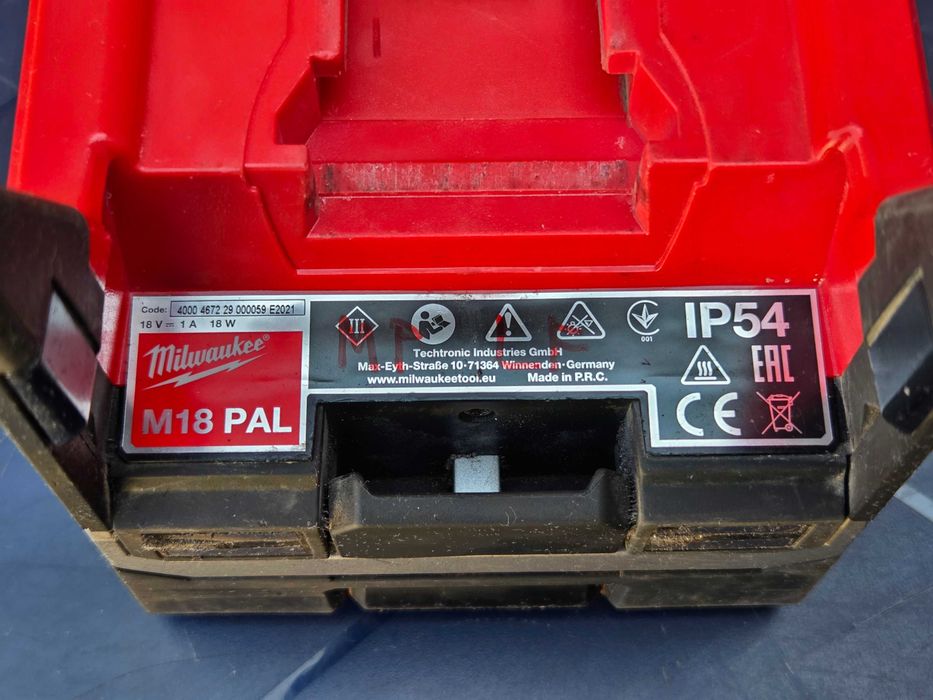 Акумулаторен Лед Прожектор Milwaukee M18 PAL 18V 12.0 Ah Батерия