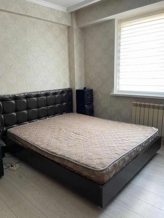 Продам б/у спальную кровать.