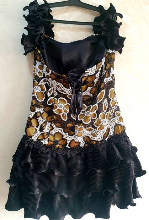 Продам платье красивое.