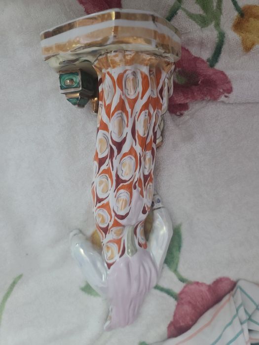 Статуэтка фарфоровая