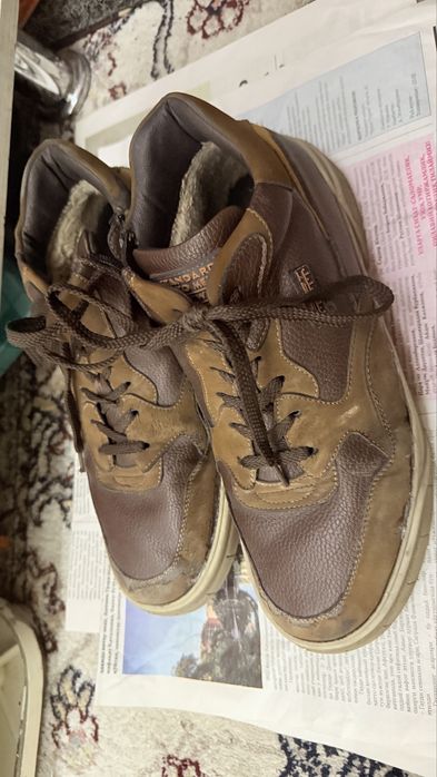 Avval kiyilgan oyoq kiyimlar