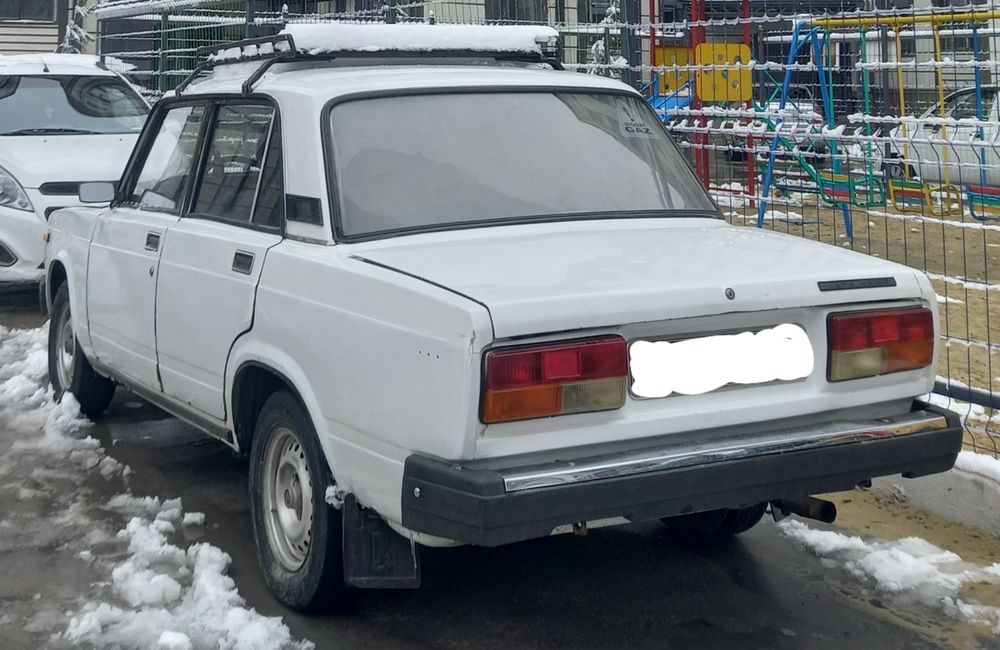 Vaz lada 2107 sotiladi