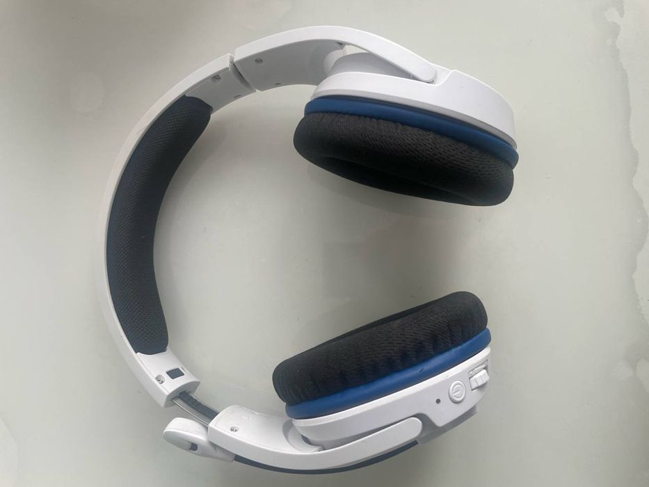 Беспроводные наушники HyperX Cloud Stinger Core.