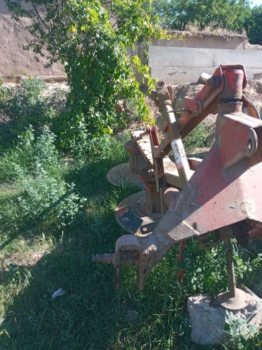 Traktor va kosilka sotiladi
