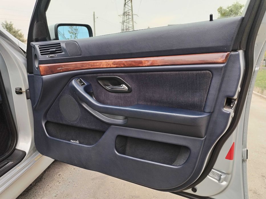 Продам BMW e39, 523i
