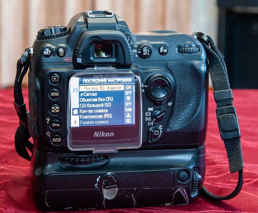 Nikon D200 с батарейным блоком