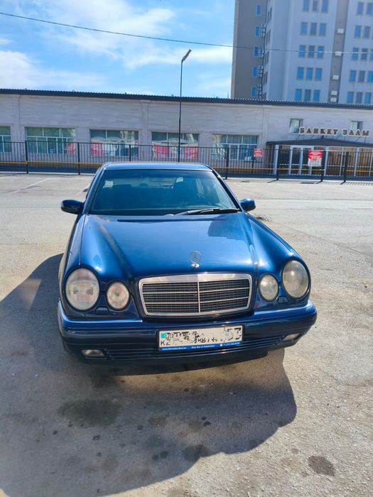 Mercedes-Benz W210