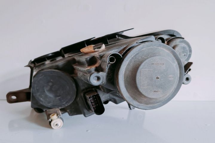 Far  Hella dreapta 3C0941006J / 3C0 941 006 J / 1EL24701402 Volkswage