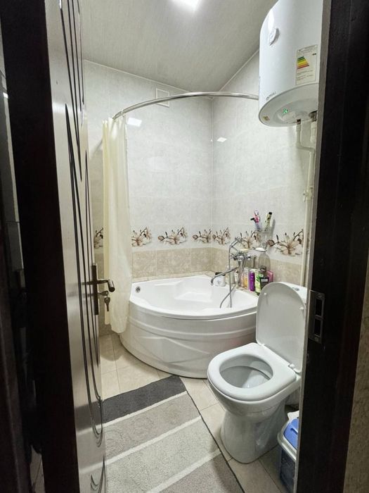 1/4/4 (39кв.м.) 8 микрорайон | с ремонтом, мебель и техника в подарок!