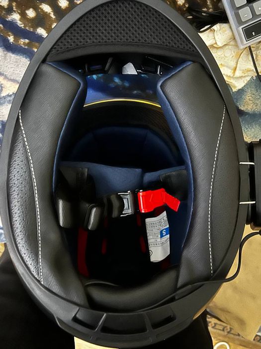 Продаеться мото шлем